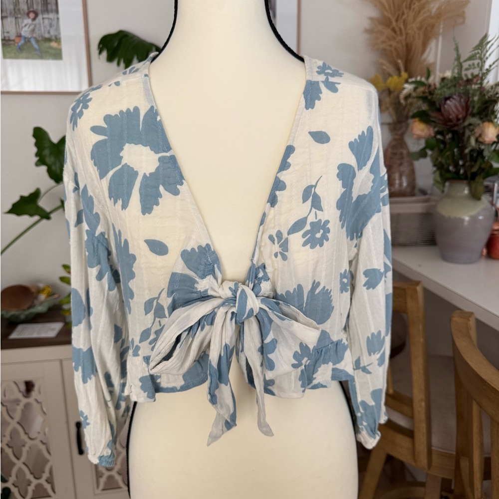 American Eagle Floral Tie-Front Top – Size XS